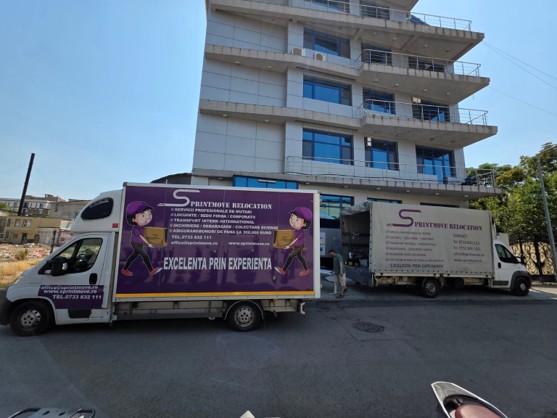 autoutilitare SprintMove Relocation pregatite pentru mutari mobila in Bucuresti.
